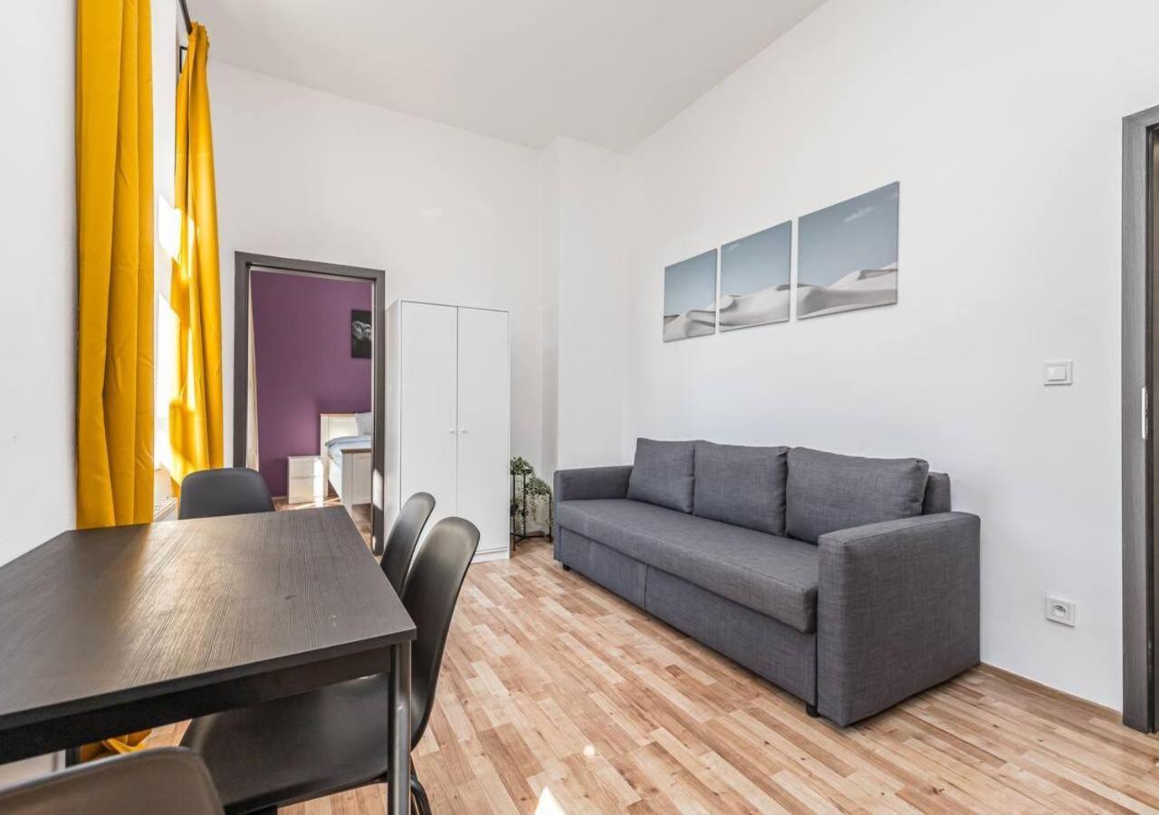 Crimson Charm Apartment Praga Exterior foto